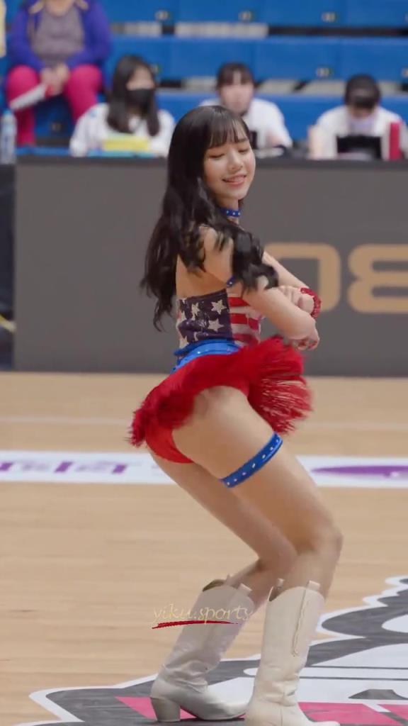 最好的啦啦隊(duì)小姐姐！自信，健康充滿活力！